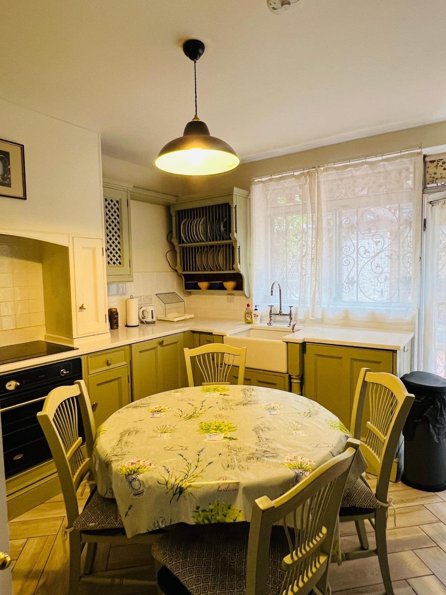 Bloomrooms@knightsbridge/hydepark London